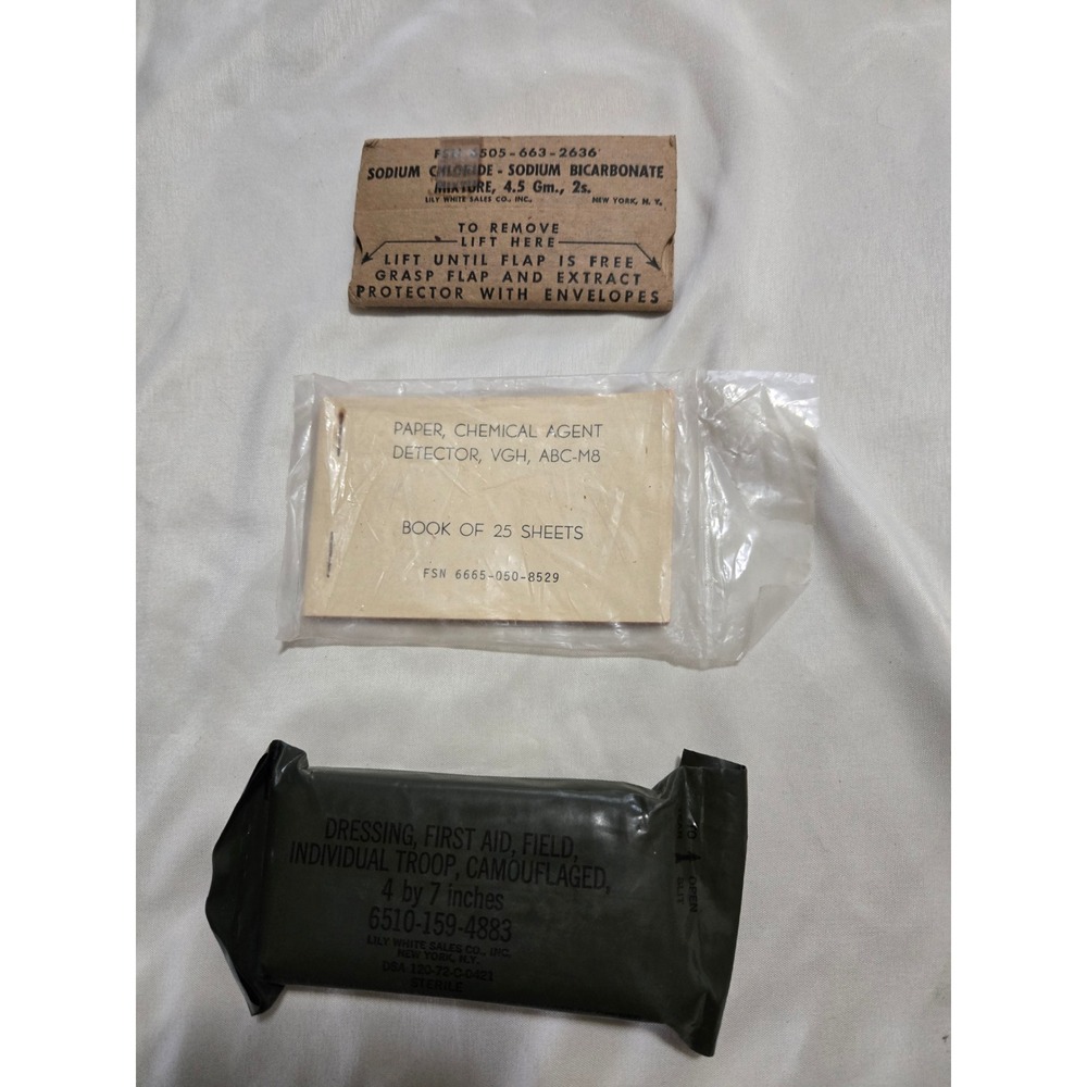Vintage US Military First Aid Chemical Detection Kit Lot M8 Paper Field Dressing